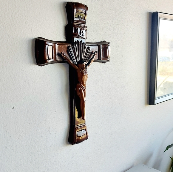Metal crucifix in shades of brown and bronze. - Picture 3 of 9